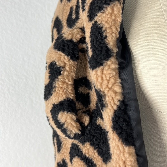 Apparis Tanvi Scarf Teddy Leopard Scarf - Picture 5 of 9